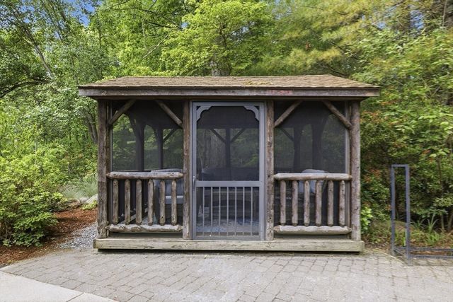 55 Shaw St., Belchertown, MA 01007