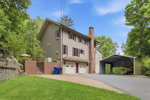 55 Shaw St., Belchertown, MA 01007