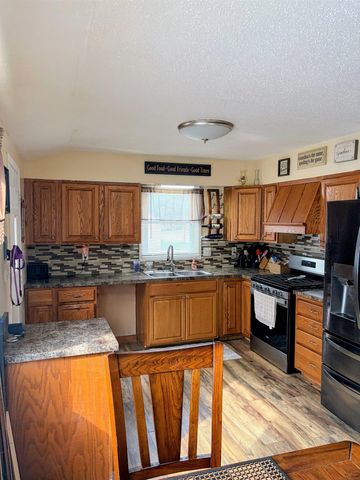 542 Home Acres Avenue, Evansdale, IA 50707