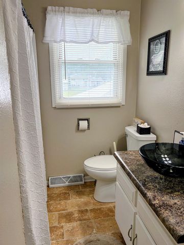 542 Home Acres Avenue, Evansdale, IA 50707