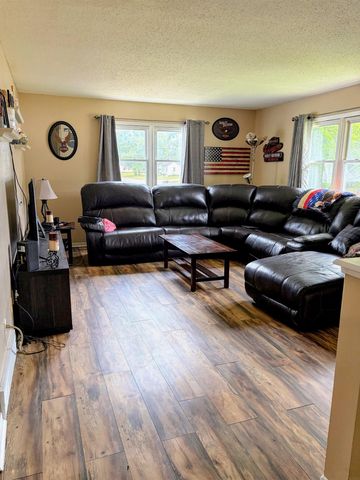 542 Home Acres Avenue, Evansdale, IA 50707