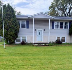 542 Home Acres Avenue, Evansdale, IA 50707