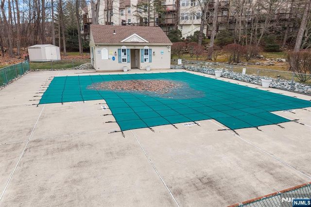 826 Georgetown Drive, Ramsey, NJ 07446