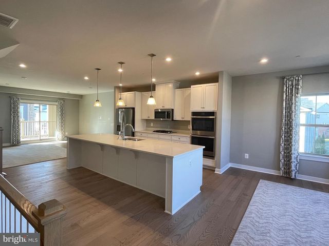 42589 BURBANK TER, Sterling, VA 20166