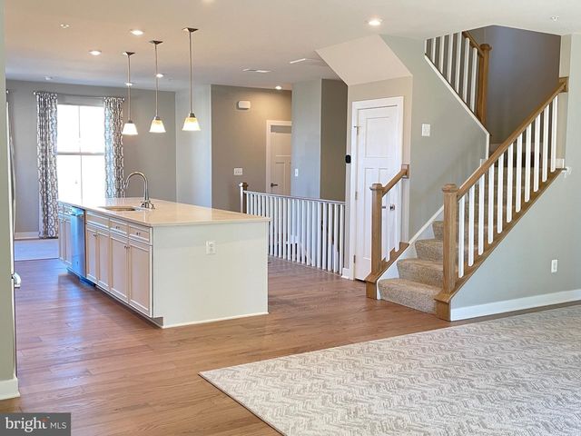 42589 BURBANK TER, Sterling, VA 20166