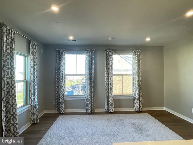 42589 BURBANK TER, Sterling, VA 20166