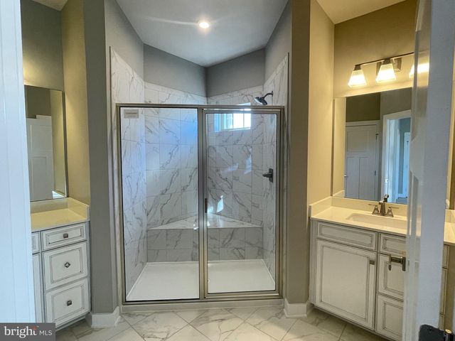 42589 BURBANK TER, Sterling, VA 20166