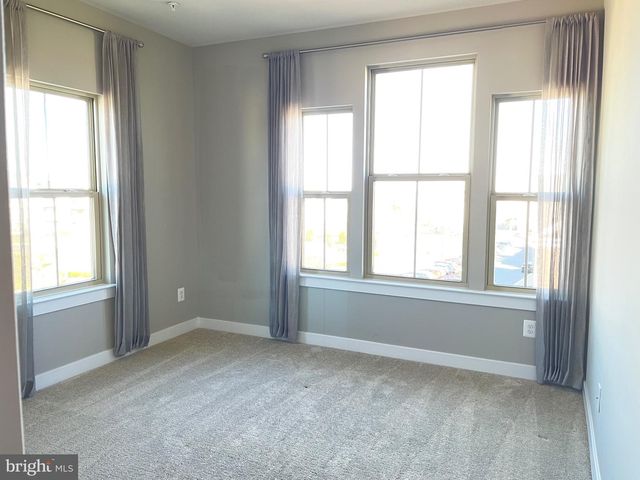 42589 BURBANK TER, Sterling, VA 20166