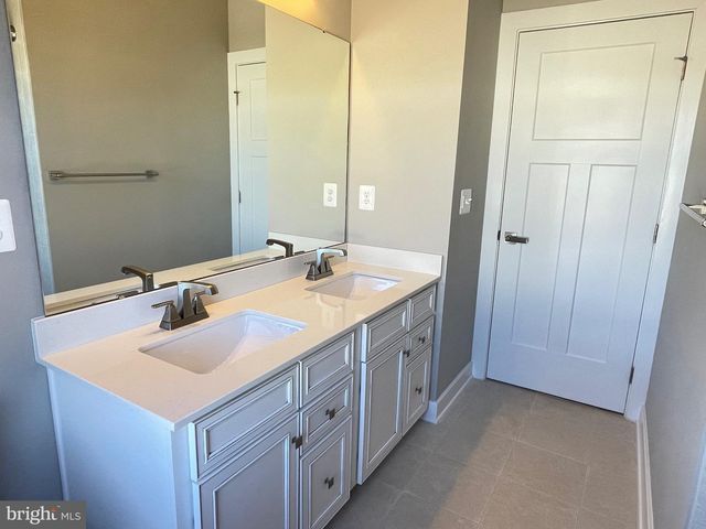 42589 BURBANK TER, Sterling, VA 20166