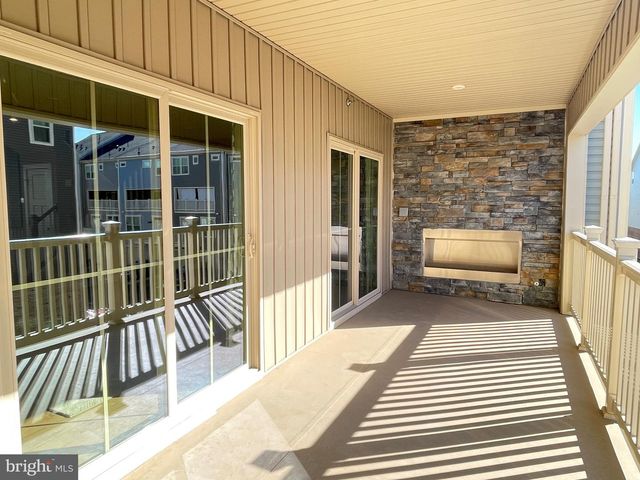 42589 BURBANK TER, Sterling, VA 20166