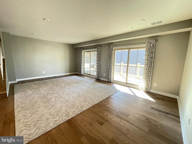 42589 BURBANK TER, Sterling, VA 20166