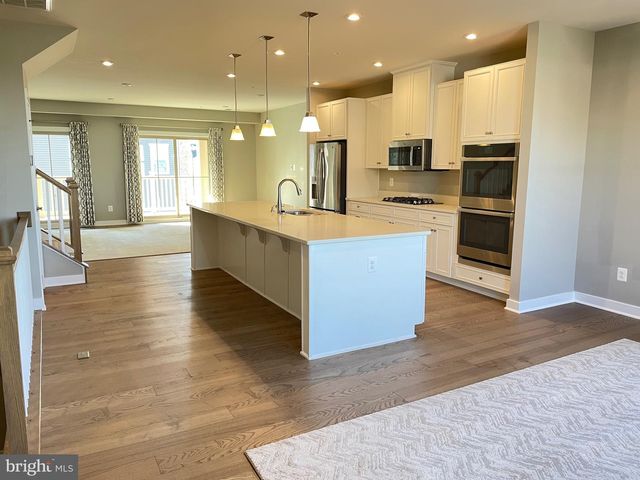 42589 BURBANK TER, Sterling, VA 20166