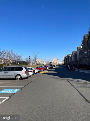 42589 BURBANK TER, Sterling, VA 20166