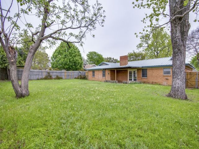 420 Vicki Place, Hurst, TX 76053