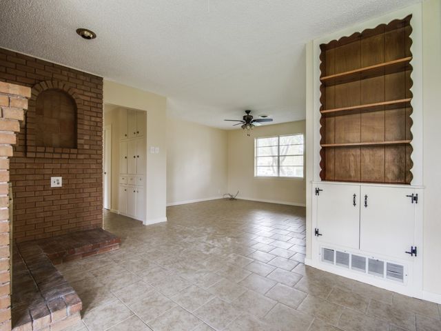 420 Vicki Place, Hurst, TX 76053