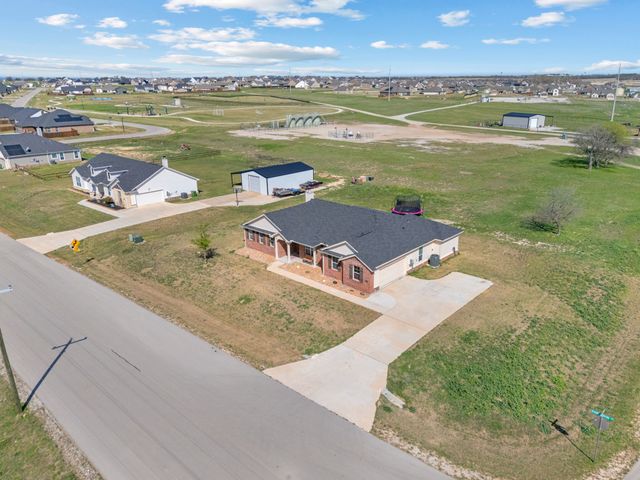 134 Stone Canyon Drive, Rhome, TX 76078