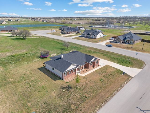 134 Stone Canyon Drive, Rhome, TX 76078