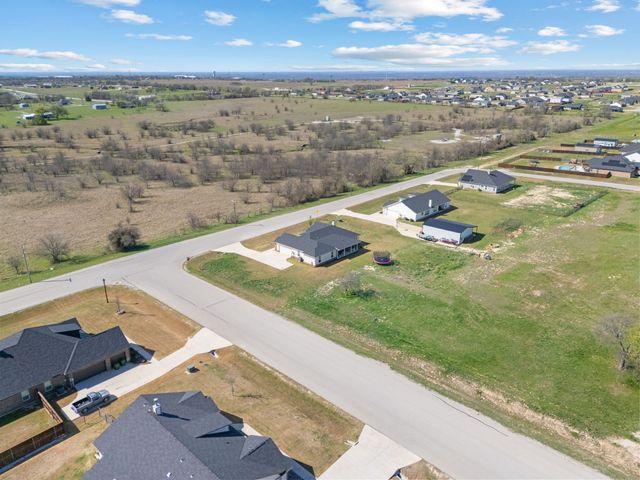 134 Stone Canyon Drive, Rhome, TX 76078