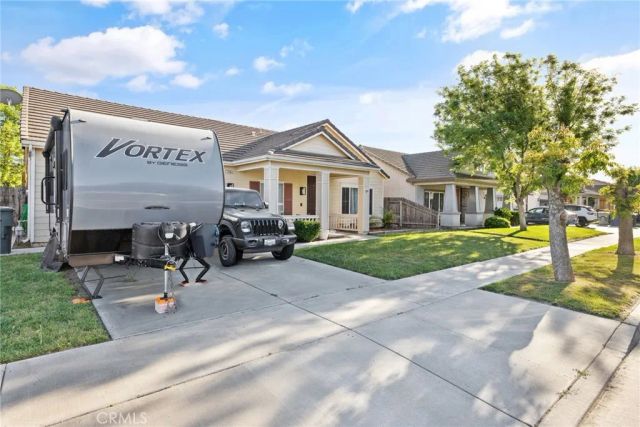 1963 W Merritt, Hanford, CA 93230