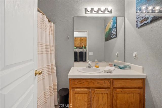 1963 W Merritt, Hanford, CA 93230