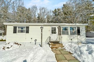 20 Fairfield Drive, Concord, NH 03301