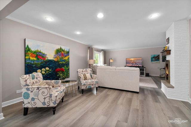 909 S Main Street, Wheaton, IL 60189