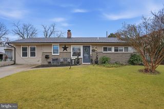 165 CRABTREE DR, Levittown, PA 19055