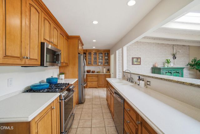 25 Feliz Drive, Oak View, CA 93022