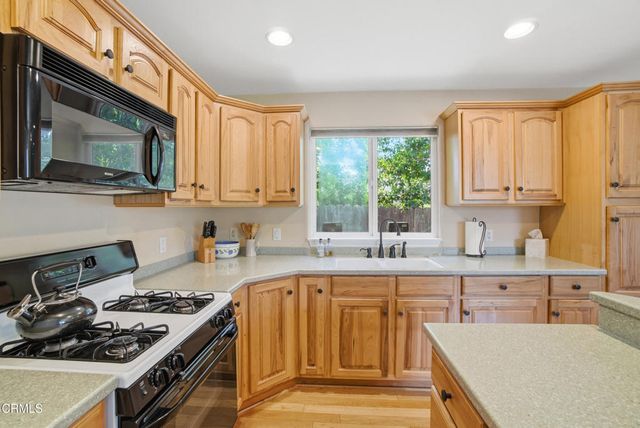 25 Feliz Drive, Oak View, CA 93022