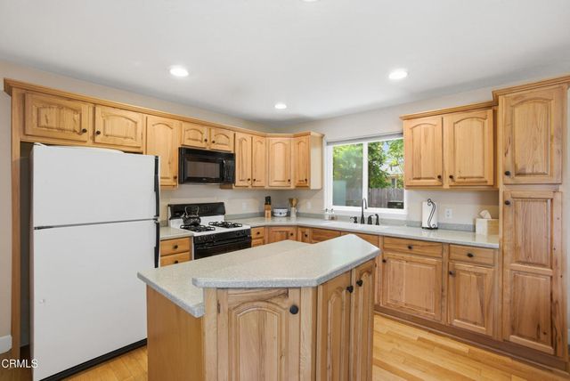 25 Feliz Drive, Oak View, CA 93022