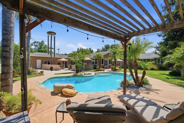 25 Feliz Drive, Oak View, CA 93022