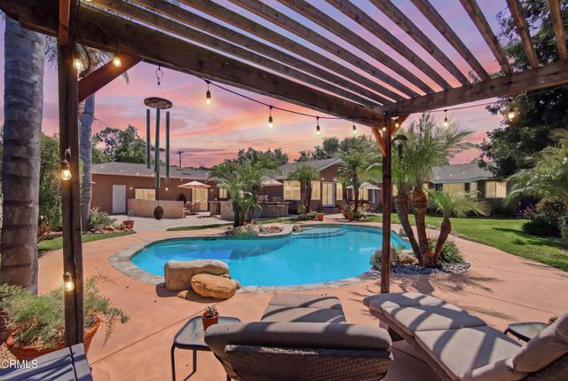 25 Feliz Drive, Oak View, CA 93022