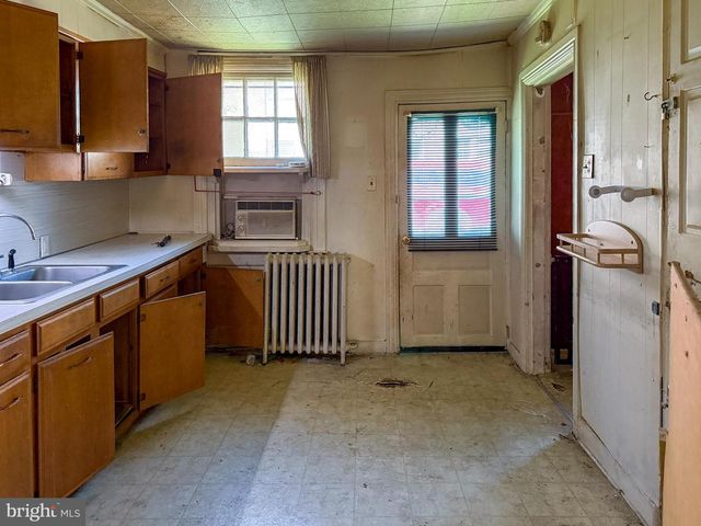 9 MANCHESTER ST, Glen Rock, PA 17327
