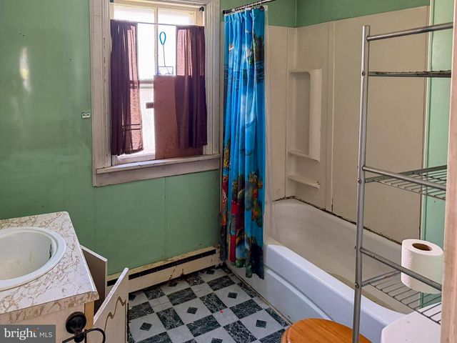 9 MANCHESTER ST, Glen Rock, PA 17327