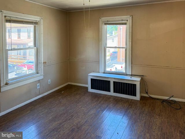 9 MANCHESTER ST, Glen Rock, PA 17327