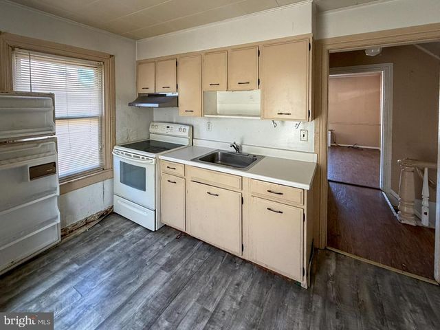 9 MANCHESTER ST, Glen Rock, PA 17327