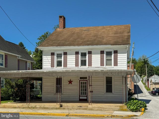 9 MANCHESTER ST, Glen Rock, PA 17327
