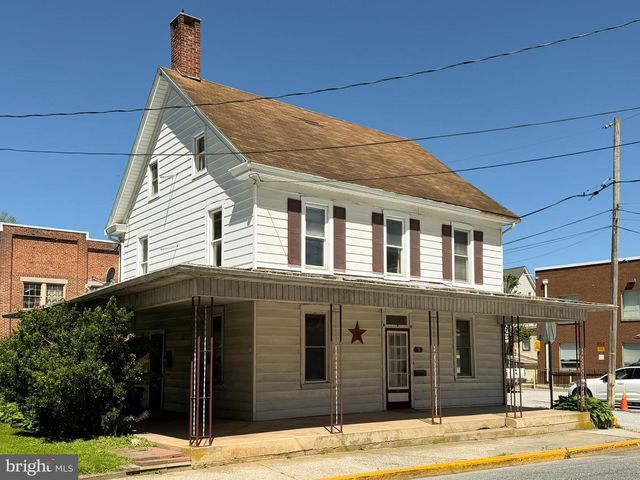 9 MANCHESTER ST, Glen Rock, PA 17327