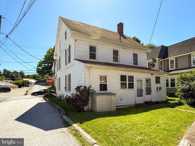 9 MANCHESTER ST, Glen Rock, PA 17327
