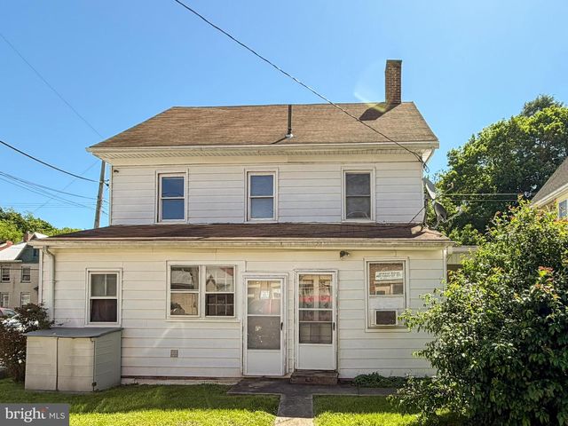 9 MANCHESTER ST, Glen Rock, PA 17327