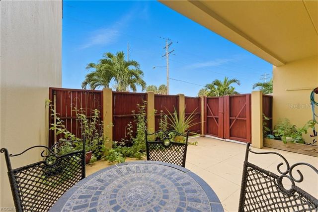 2907 DEL PRADO BOULEVARD S B7, Cape Coral, FL 33904
