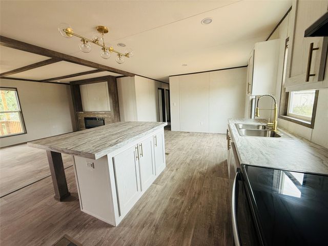 5900 Arrowhead Drive, Granbury, TX 76048