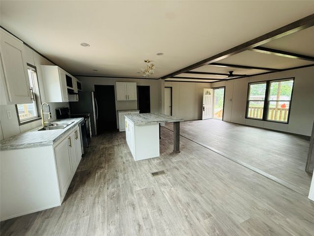5900 Arrowhead Drive, Granbury, TX 76048