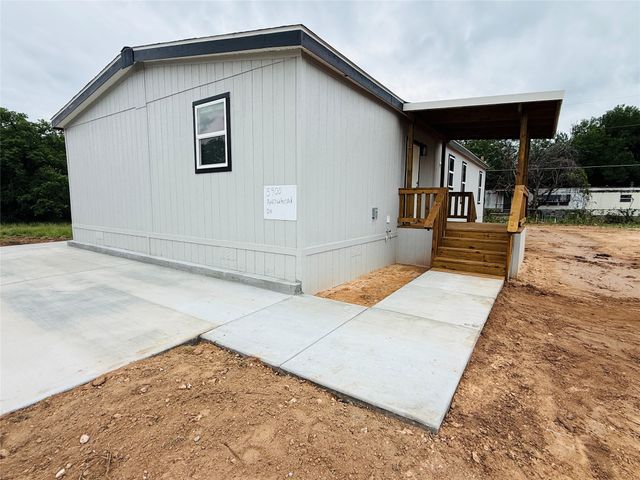 5900 Arrowhead Drive, Granbury, TX 76048