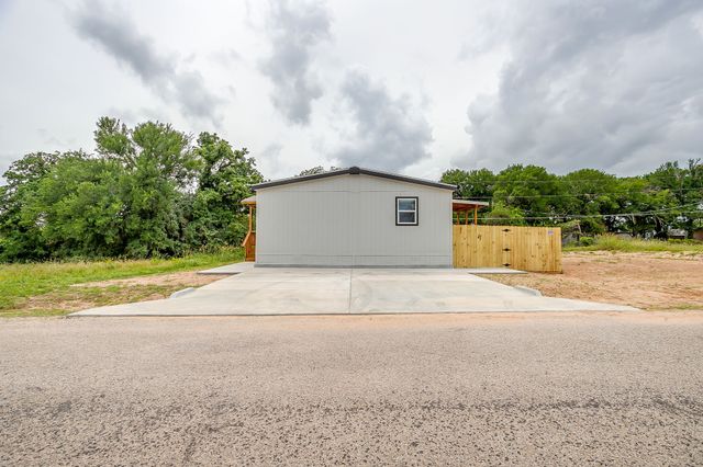 5900 Arrowhead Drive, Granbury, TX 76048