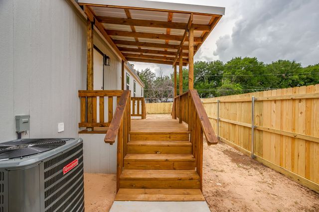 5900 Arrowhead Drive, Granbury, TX 76048