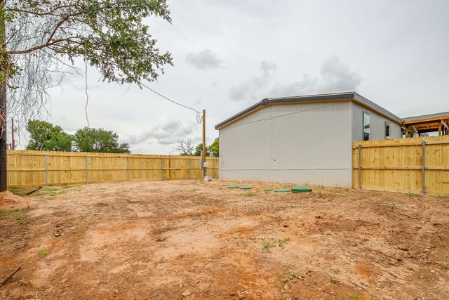5900 Arrowhead Drive, Granbury, TX 76048