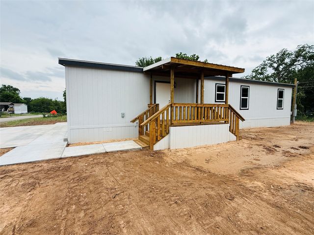 5900 Arrowhead Drive, Granbury, TX 76048