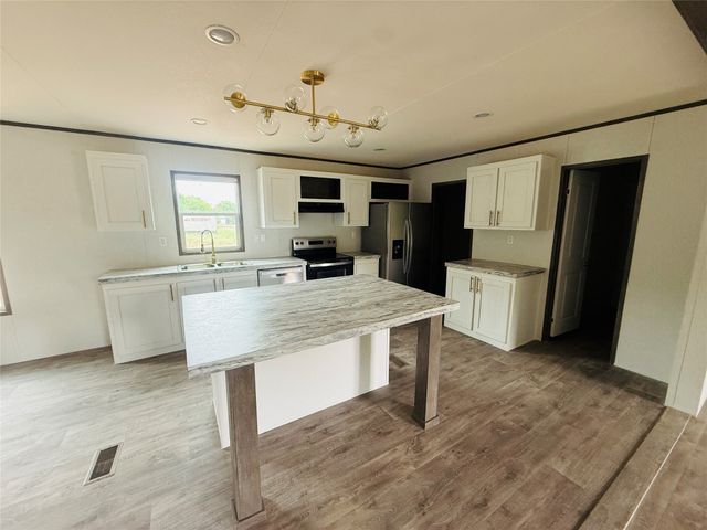 5900 Arrowhead Drive, Granbury, TX 76048