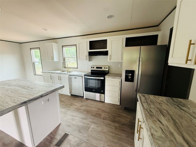 5900 Arrowhead Drive, Granbury, TX 76048